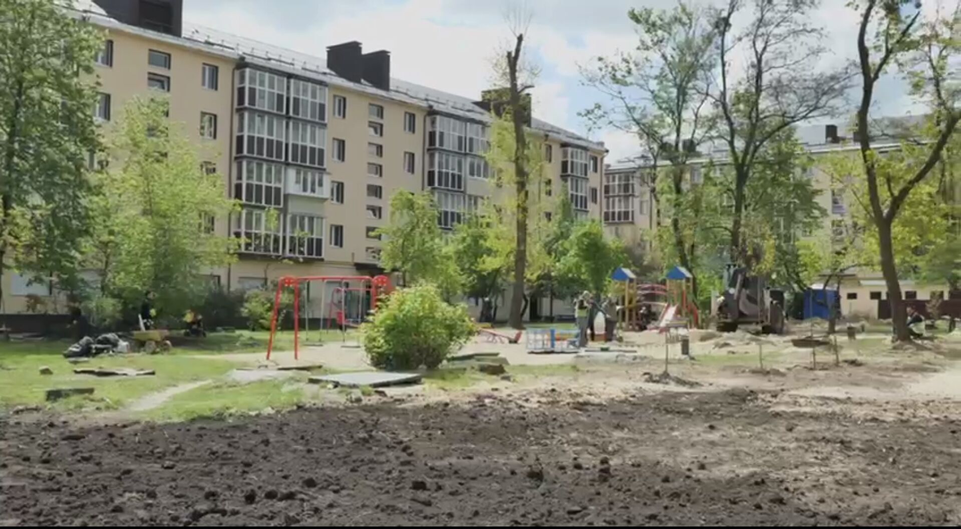 Кличко показал, как отремонтировали три дома, поврежденные в результате российских обстрелов. Фото и видео