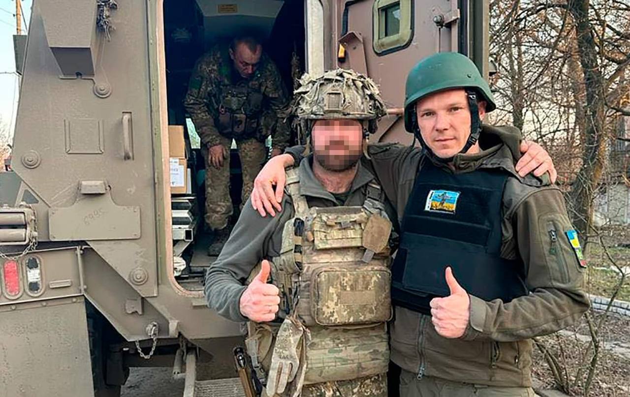 "Наши ребята на передовой – это герои": фонд "Все для победы" передал оптические прицелы и глушители на 2,5 млн защитникам Бахмута