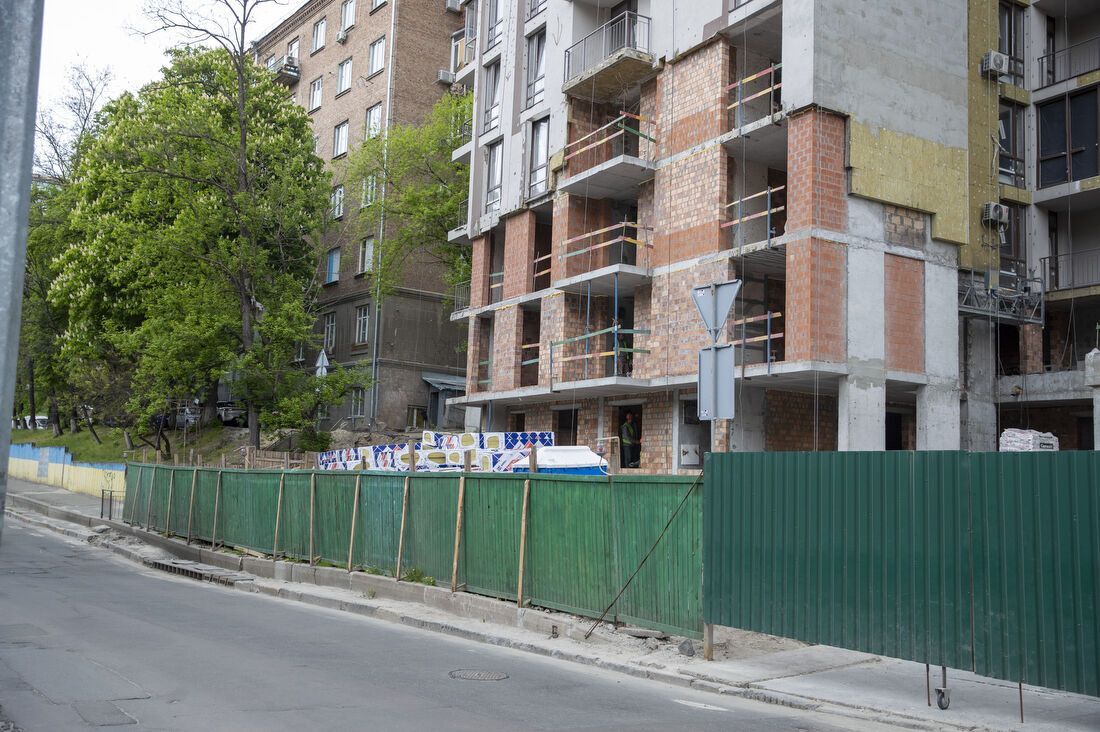 Кличко показав, як відремонтували три будинки, пошкоджені внаслідок російських обстрілів. Фото та відео