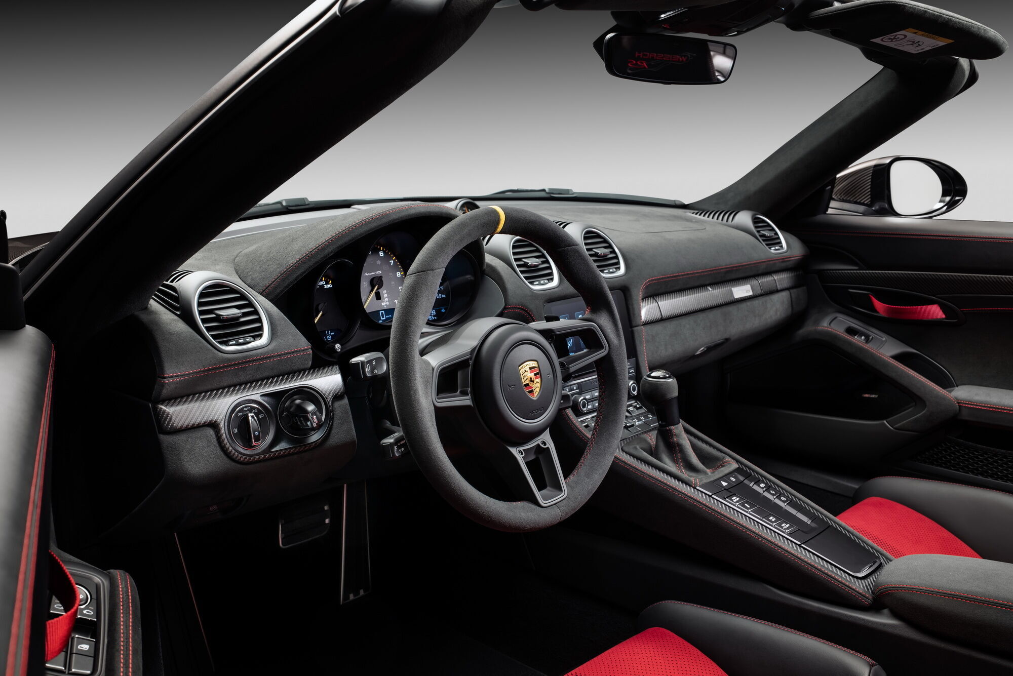 Porsche представил топовую версию 718 Spyder RS