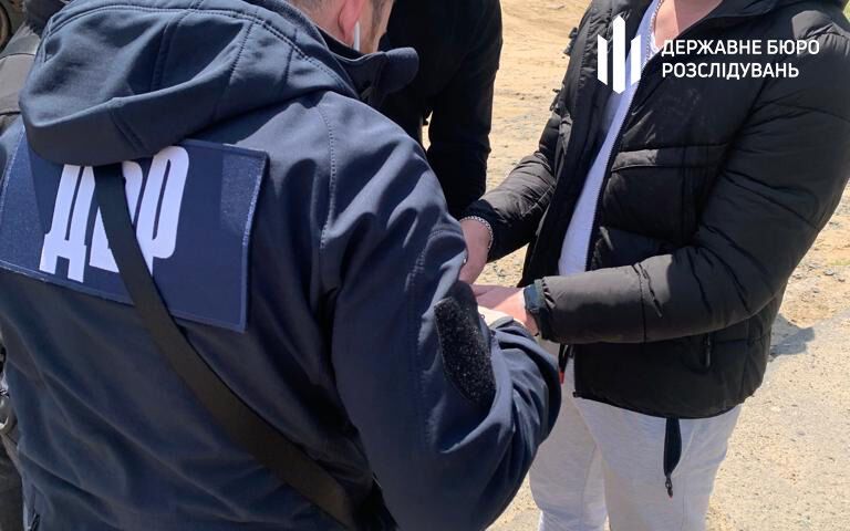 Делали фальшивые документы: ГБР разоблачило правоохранителей, которые переправляли уклонистов через границу. Фото