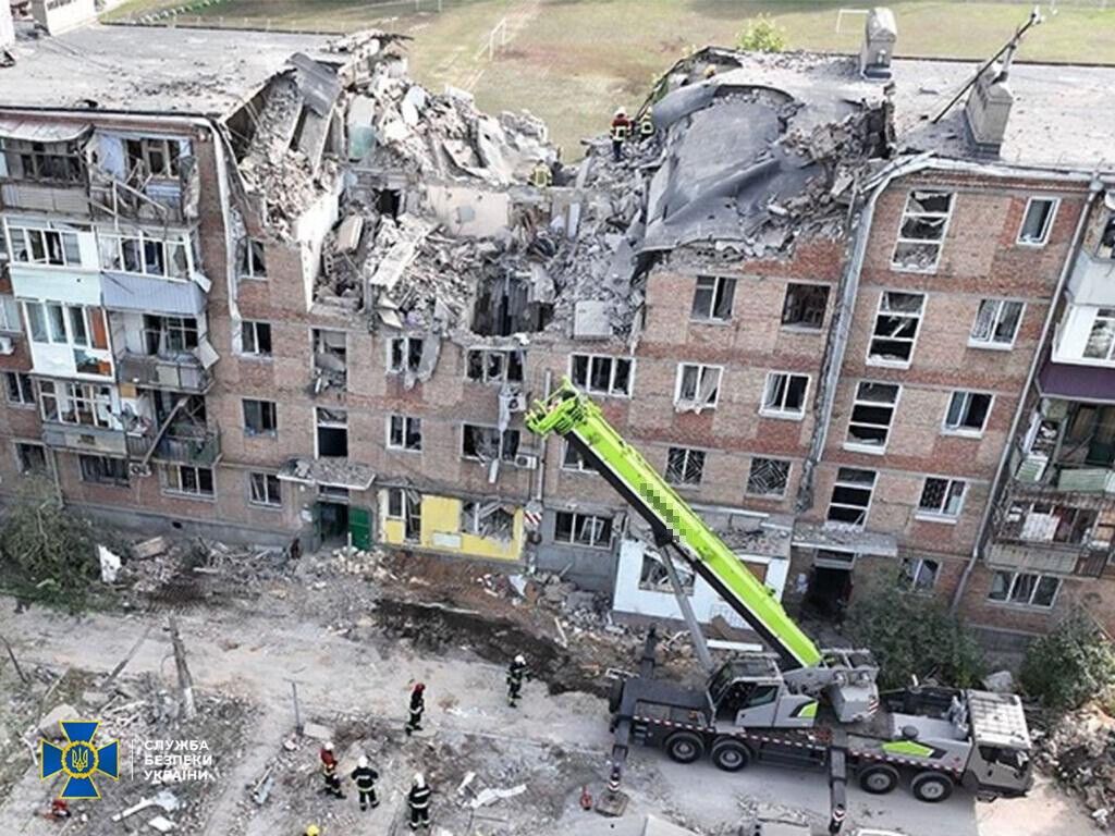 Зруйнований російською ракетою будинок