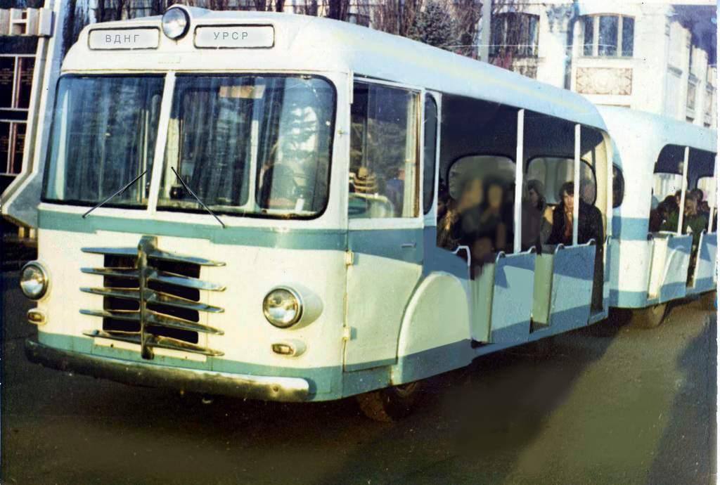 ВДНГ в Києві раніше мав власний унікальний громадський транспорт для перевезень відвідувачів. Архівні фото