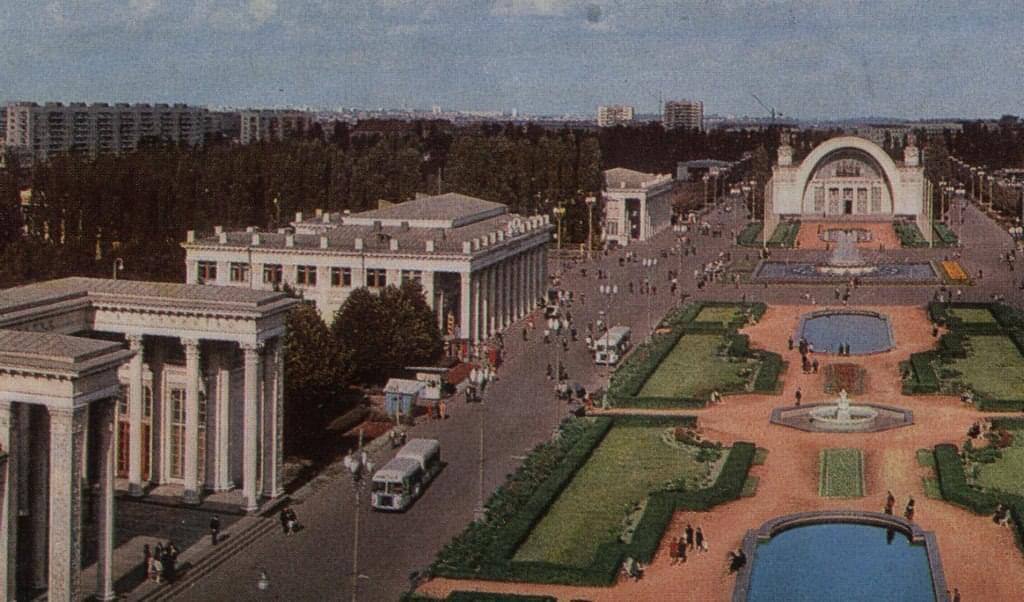 ВДНХ в Киеве раньше имела собственный уникальный транспорт для перевозок посетителей. Архивные фото