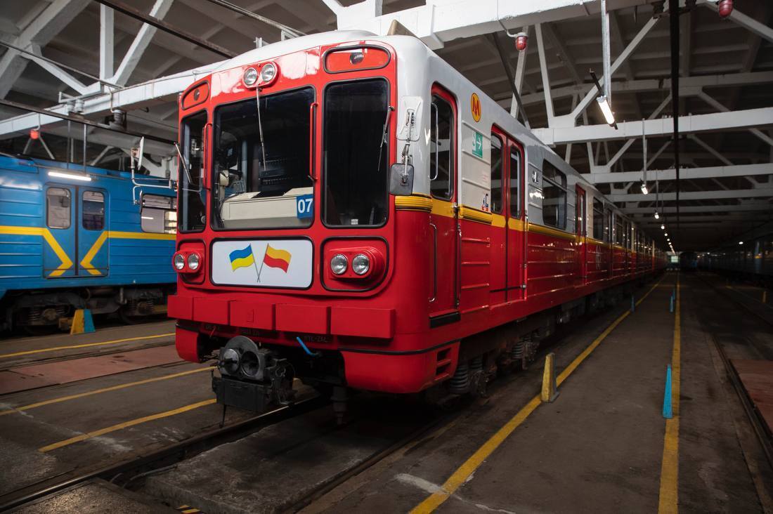 Кличко показал польские вагоны, полученные Киевским метрополитеном от Варшавы. Фото