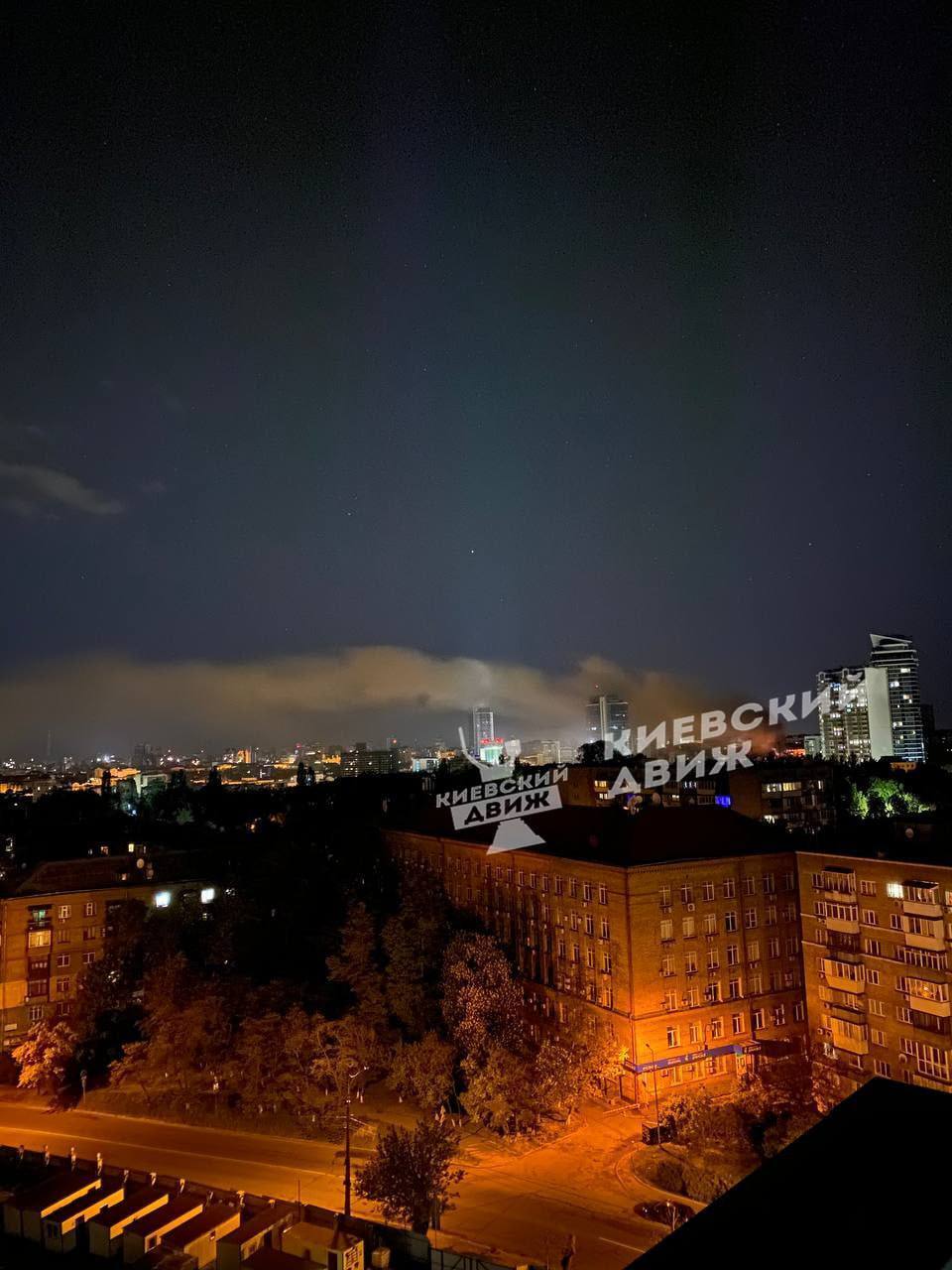 У лікарні Києва спалахнула швидка: загинула жінка. Фото і відео