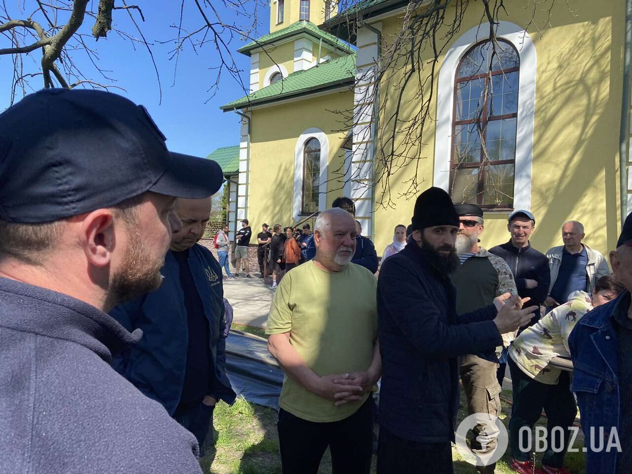 Під Києвом громада перейшла до ПЦУ: священник МПЦ викликав слідчих. Фото та відео