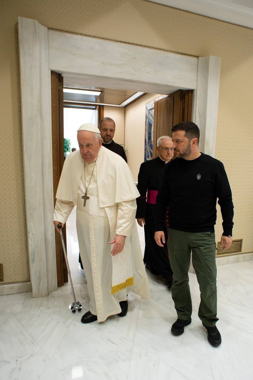 Зеленский обсудил с Папой Римским "формулу мира" и призвал Ватикан осудить преступления РФ в Украине. Фото и видео