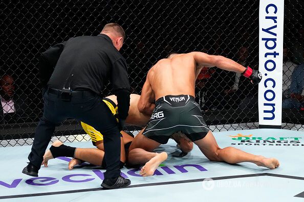 Украинский боец UFC проиграл нокаутом на второй минуте боя, не сделав ни одного удара. Видео