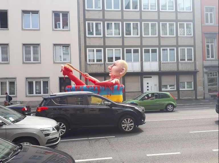 В Аахене люди установили на улице изображение кровавого Путина