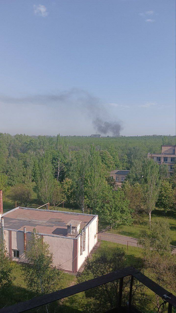 В окупованому Луганську прогримів вибух у перукарні, на місці багато швидких: поранено топокупанта Корнета. Фото і відео