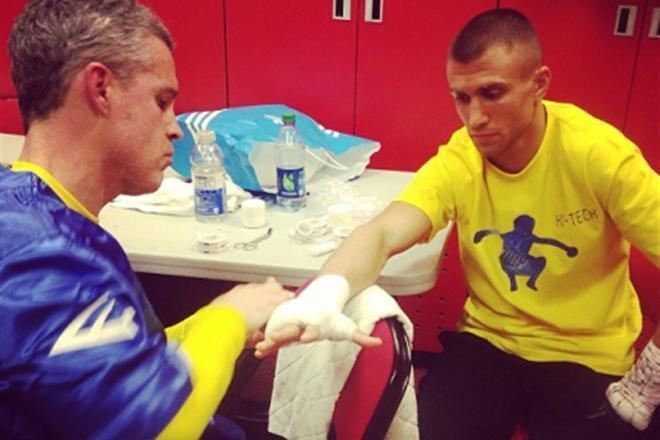 Ломаченко получил ниже пояса и проиграл: самый скандальный бой украинского боксера. Как это было