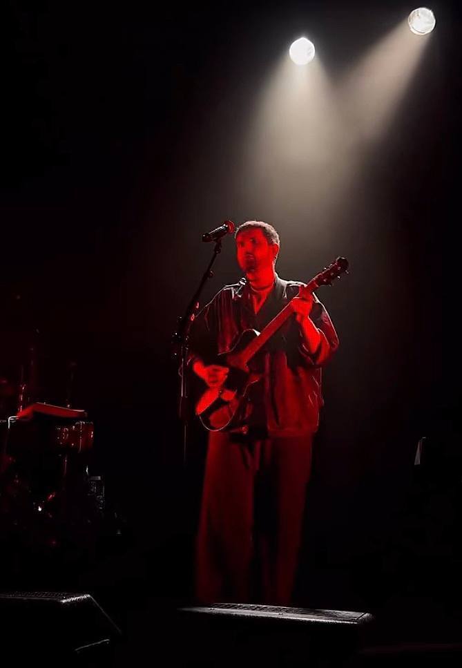 "Нужно загадать желание": российский рэпер "порвал" зал шуткой про Путина. Видео