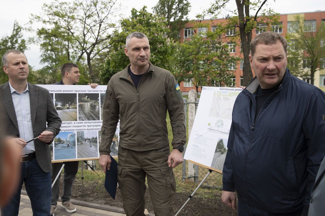 Кличко показав капремонт вулиці в Дніпровському районі, яку не оновлювали понад 40 років. Фото