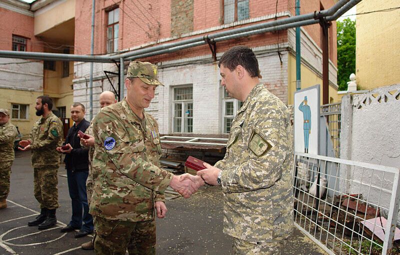 Залужный наградил "Золотым крестом" адвоката и воина Леонида Маслова, с 92-й бригадой уничтожившего РЭБ и ЗРК оккупантов. Фото