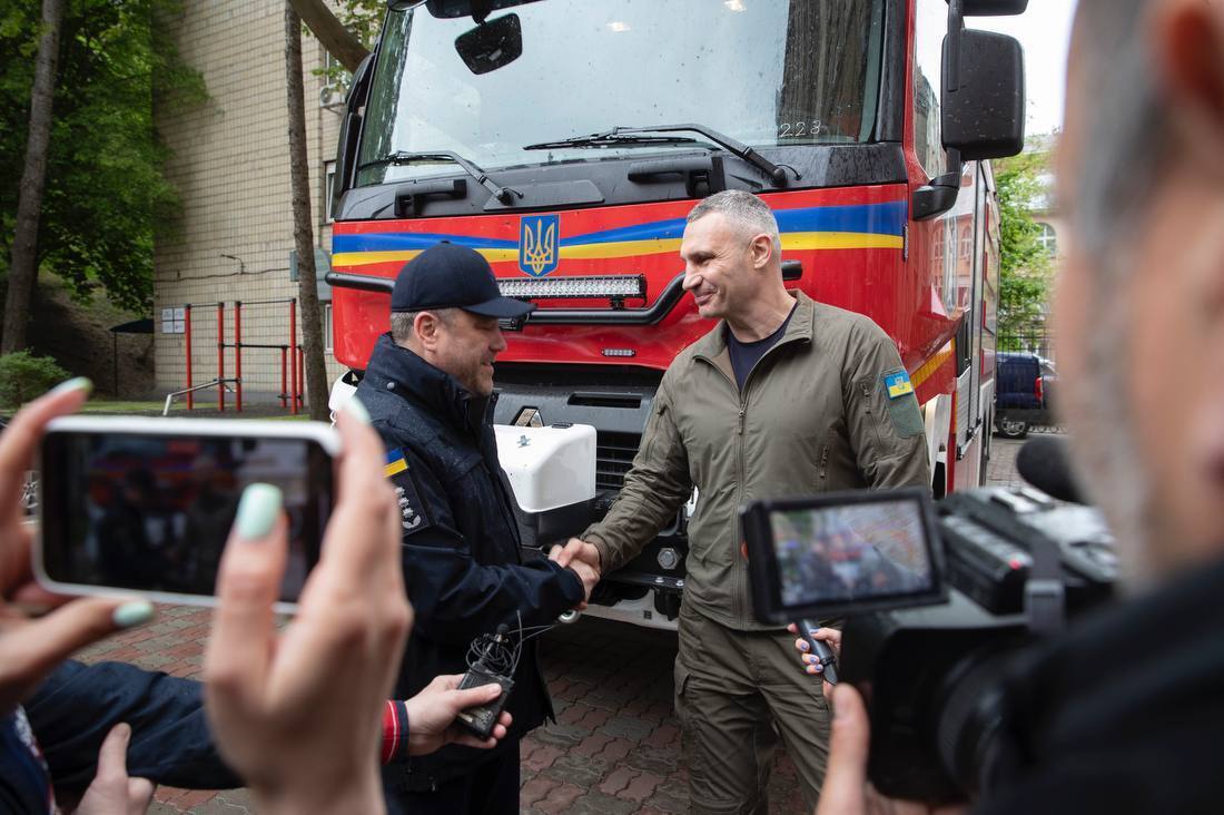 Київ отримав надсучасне пожежне авто від Німеччини та Польщі: інші країни чекають на такі по 2 роки