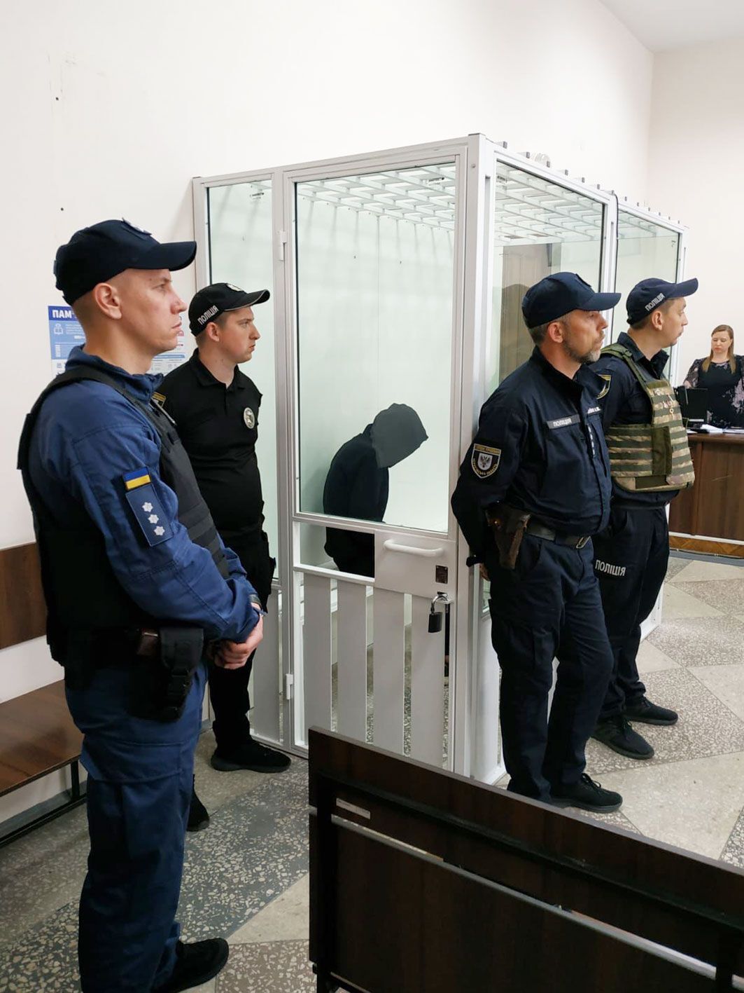 Суд арестовал подозреваемых в убийстве семьи с ребенком в Черниговской области без права внесения залога. Фото