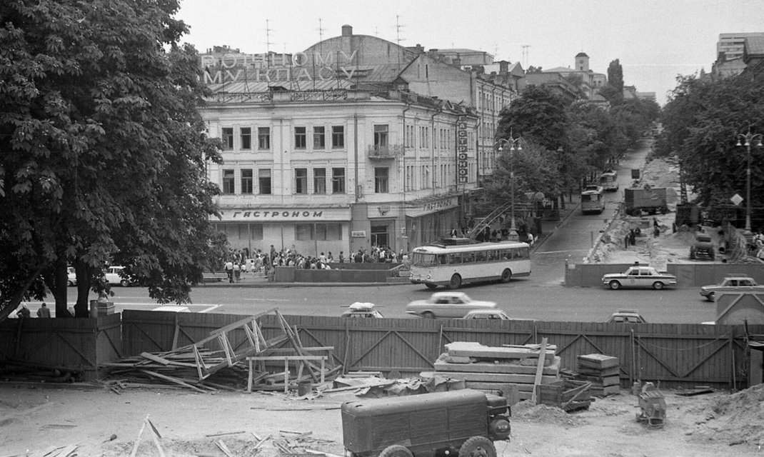 В сети показали, как выглядел один из популярнейших магазинов на Крещатике в Киеве в 1970-1980 годах. Фото