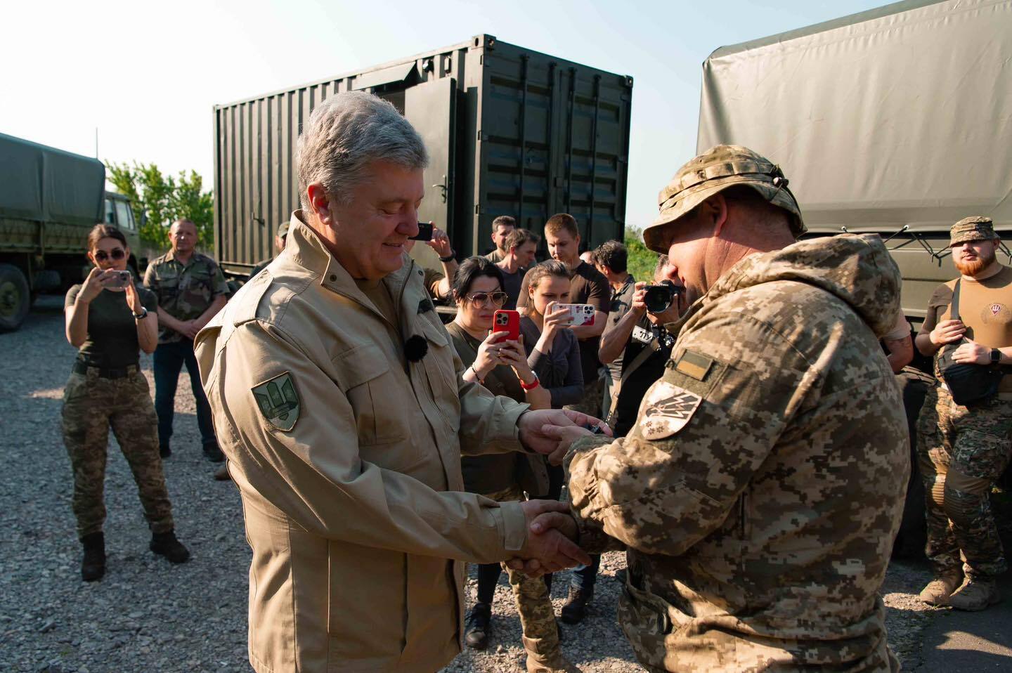 Десантники, которым Порошенко привез технику, рассказали, как готовятся к наступлению. Фото