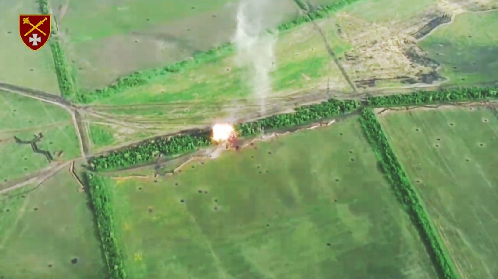 Украинские артиллеристы одним выстрелом утилизировали сразу два вражеских "Гиацинта". Видео