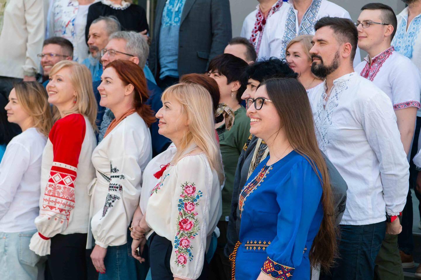 Вышиванка – это присяга на верность Украине: Порошенко с командой показали фото в украинских сорочках