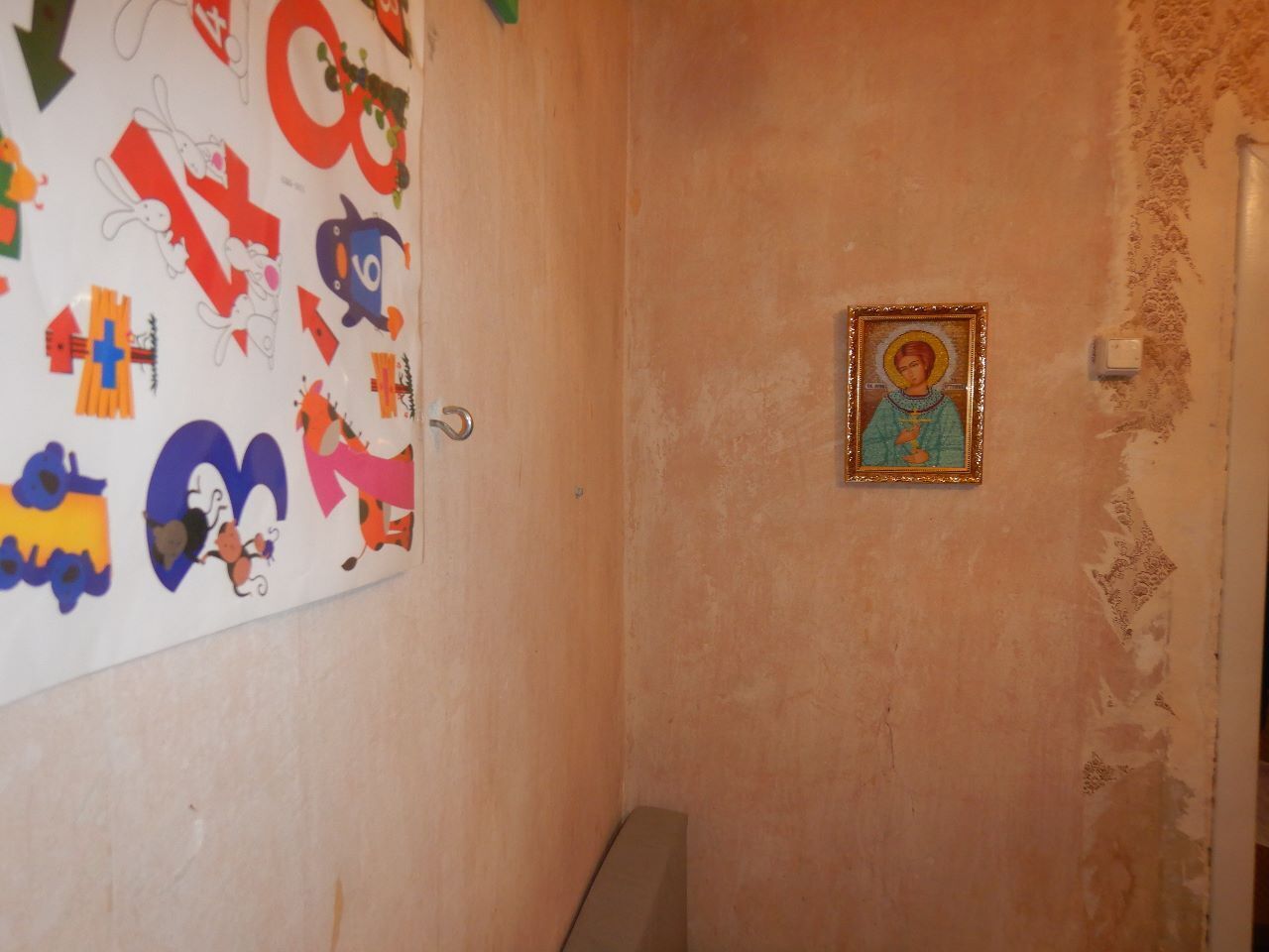 Прив’язував на ланцюг і бив по голові: у Нікополі затримали вітчима, який жорстоко знущався з 5-річного хлопчика