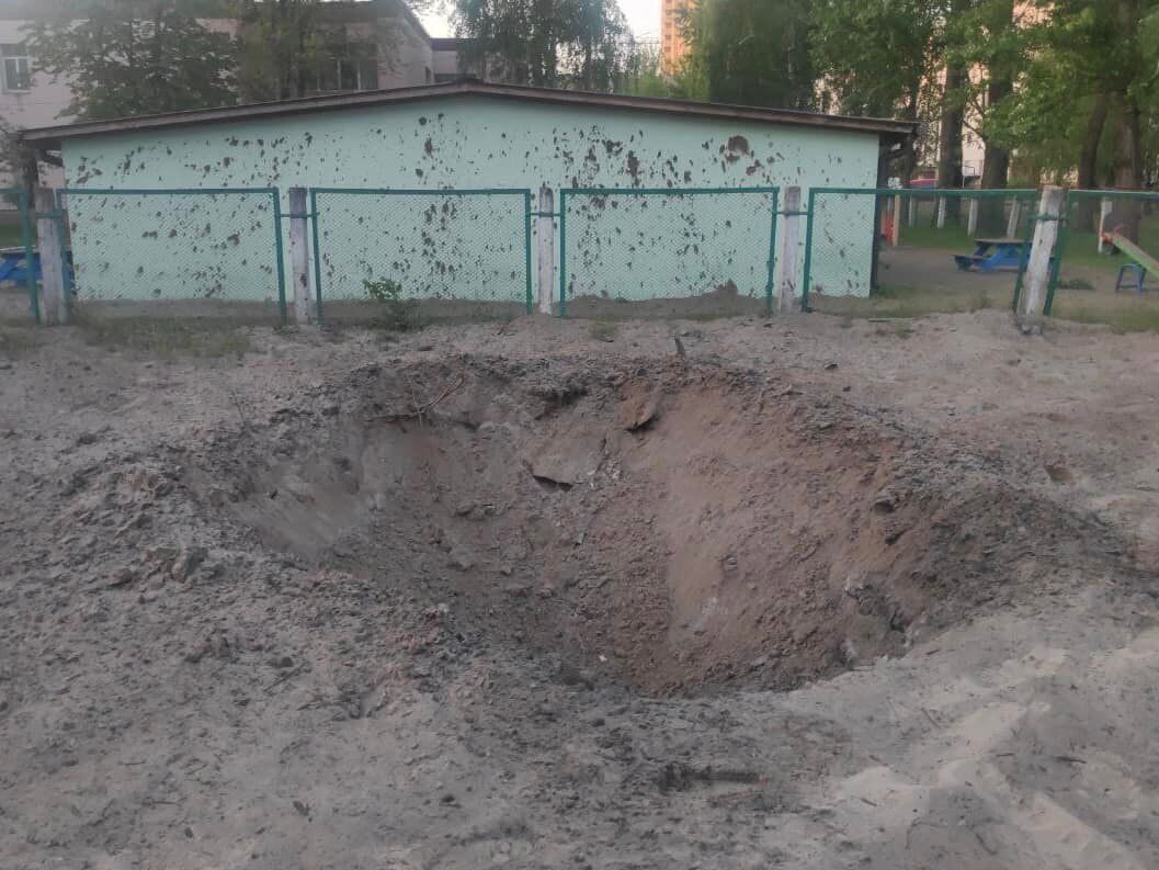 Оккупанты запустили по Киеву ракеты и дроны, все цели сбили силы ПВО: из-за падения обломков возник пожар