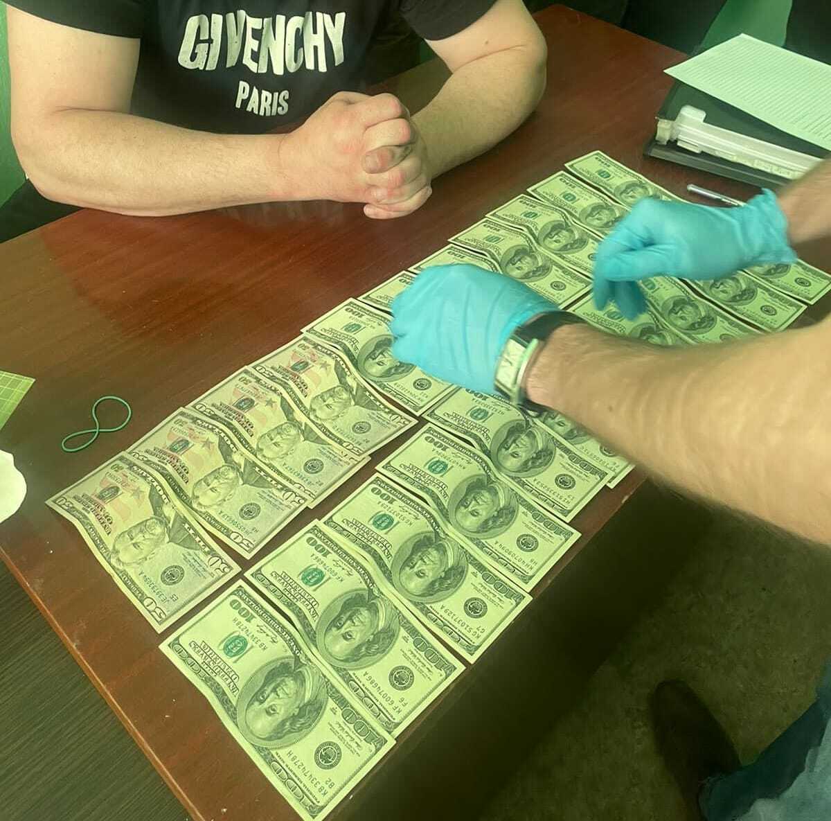 Прив’язував на ланцюг і бив по голові: у Нікополі затримали вітчима, який жорстоко знущався з 5-річного хлопчика