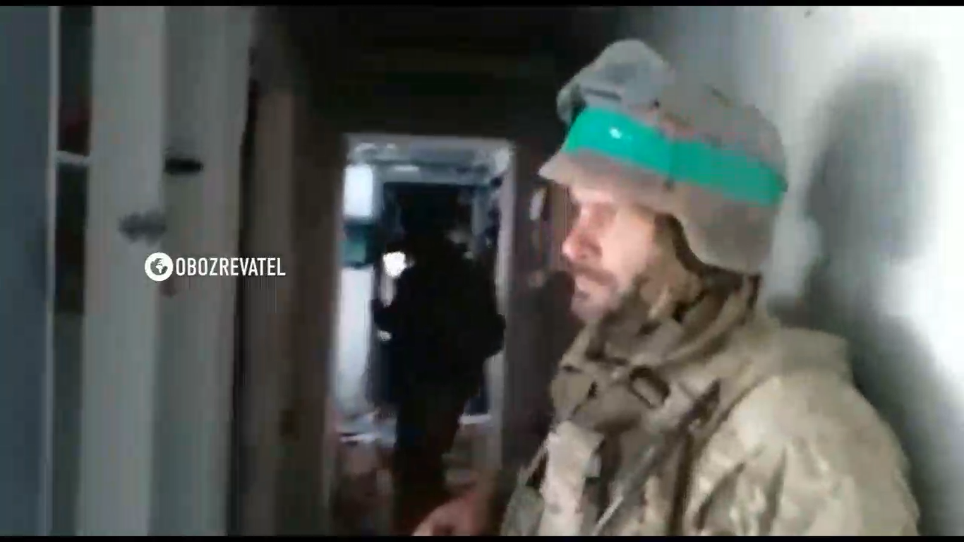 "Будівлі не витримують, а хлопці стоять": українські захисники показали, як боронять Бахмут. Відео