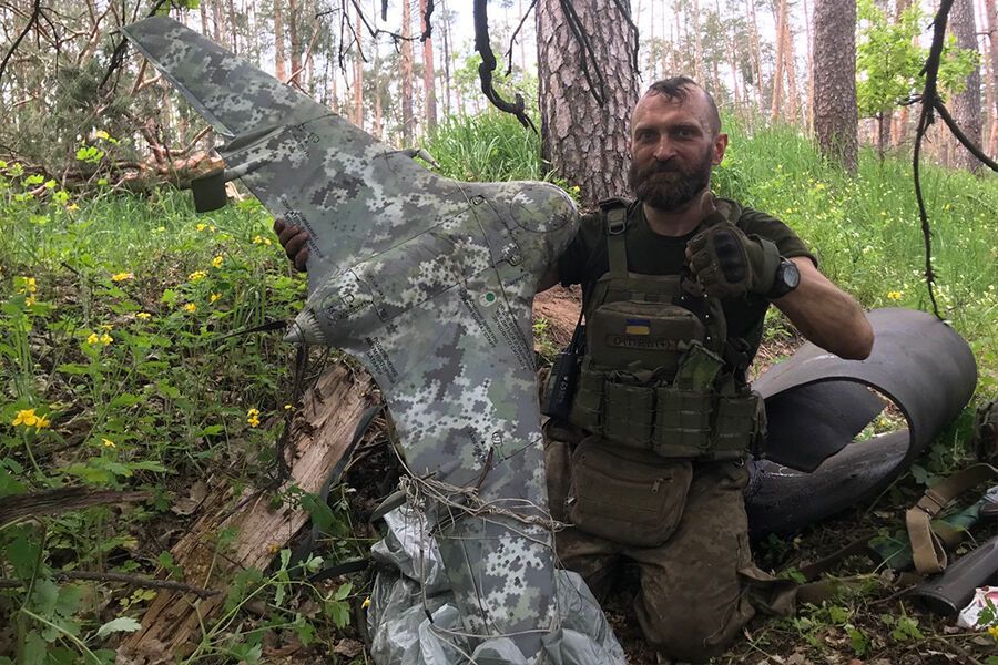 В Луганской области нацгвардеец сбил редкий вражеский БПЛА "Элерон". Фото