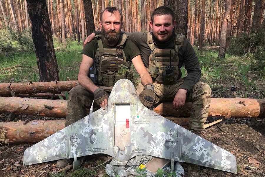 В Луганской области нацгвардеец сбил редкий вражеский БПЛА "Элерон". Фото