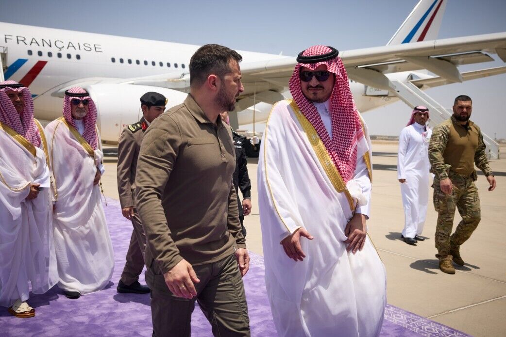 Зеленський прибув до Саудівської Аравії: провів зустріч зі спадкоємним принцом і виступив на саміті Ліги арабських держав. Усі деталі