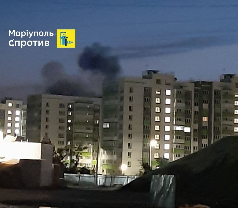 Возле оккупированного Мариуполя произошла мощная "бавовна": были прилеты в районе аэропорта. Фото и видео