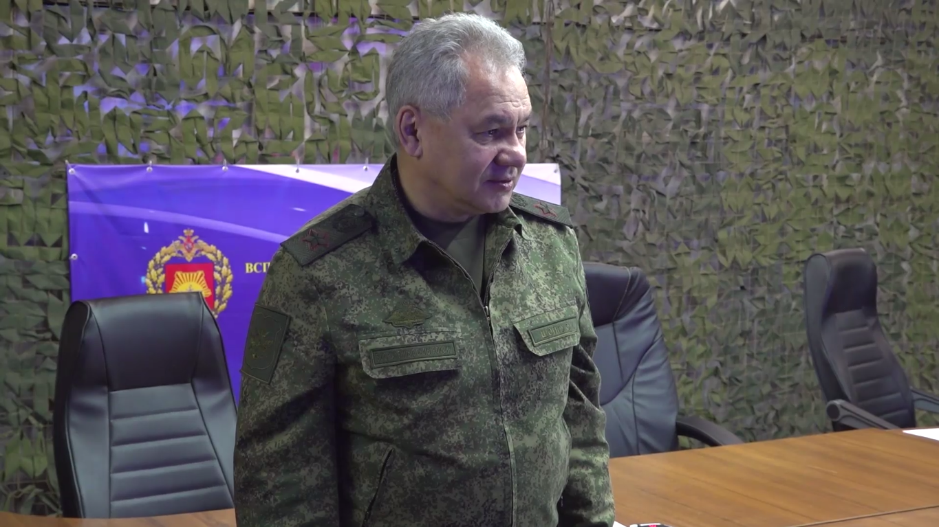 В бункере глава МО России провел совещание и наградил военных преступников