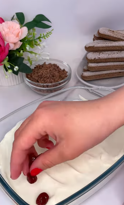 ''Тірамісу'' з вишнями без яєць: як по-новому приготувати звичний десерт 
