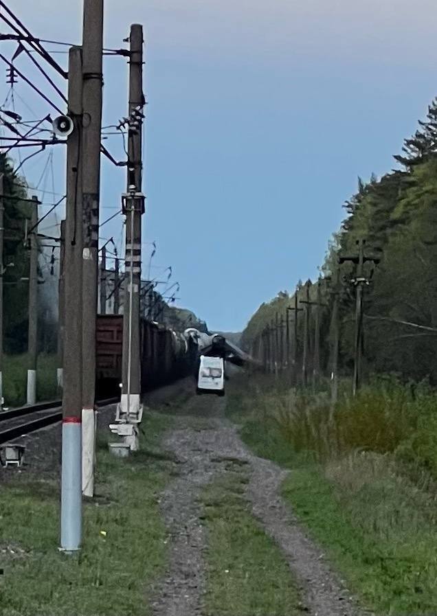 "Незаконное вмешательство посторонних лиц": в Брянской области снова сошел с рельсов поезд с топливом. Фото и видео