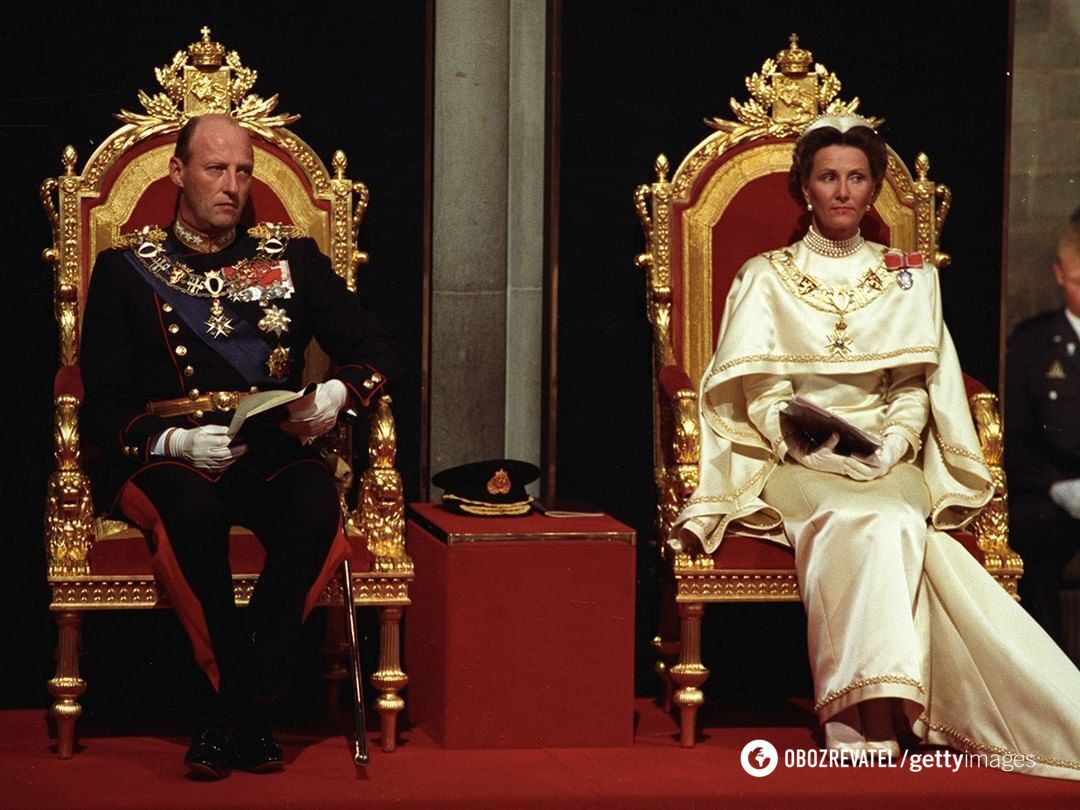 Весом 6 кг из-за драгоценностей и от именитых дизайнеров: самые дорогие платья королевских особ на коронациях. Фото