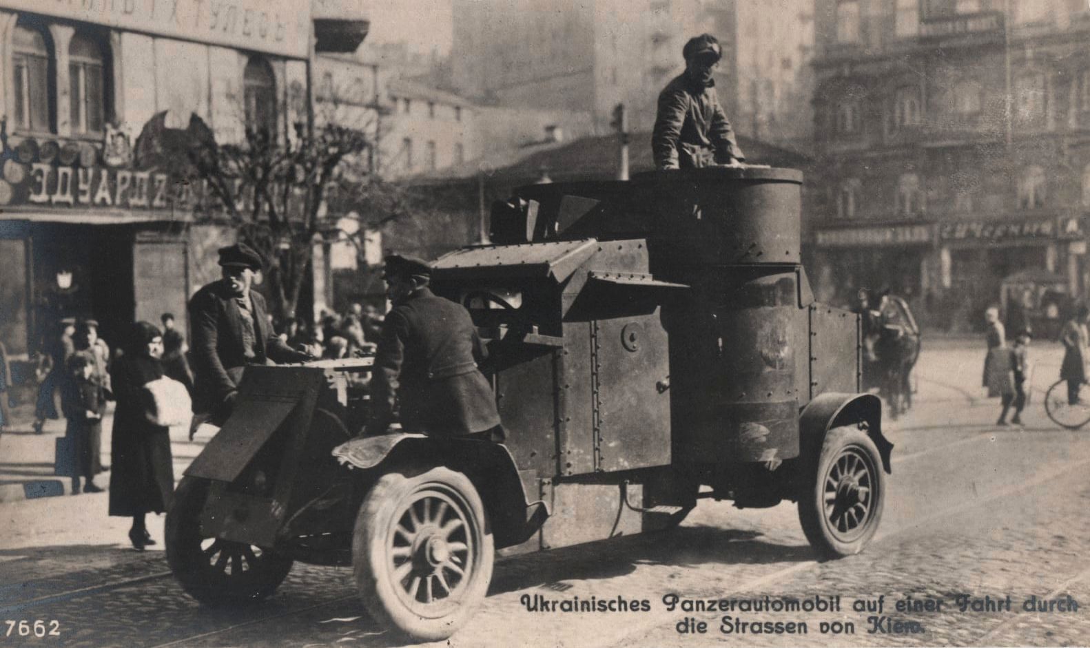 Украинский броневик и Крещатик: в сети опубликовали уникальные снимки Киева в 1918 году. Фото