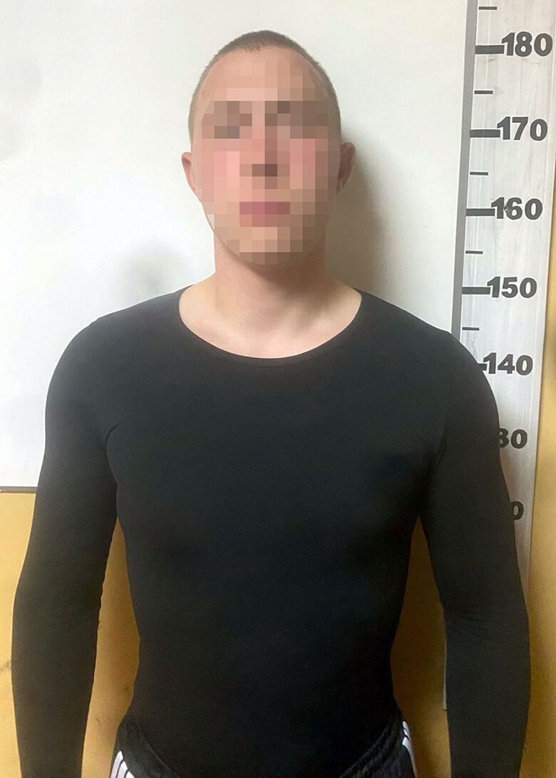 У Києві затримали 18-річного хлопця, який на спір викрав чужу машину: навичок кермування він не мав. Фото