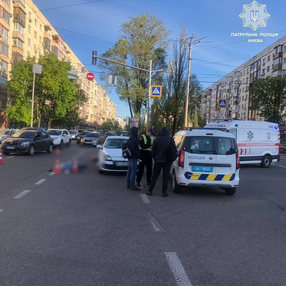 В Киеве на Печерске легковушка сбила насмерть пешехода. Фото