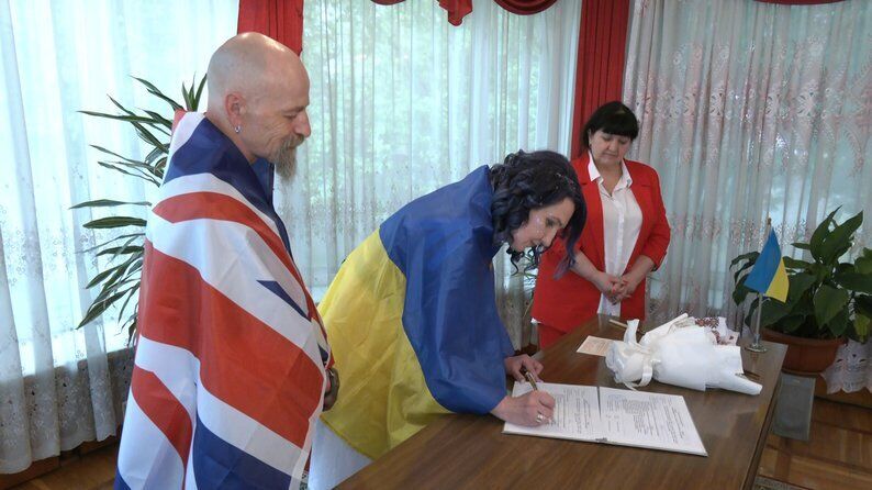 Поженились граждане Британии и Украины в Запорожье