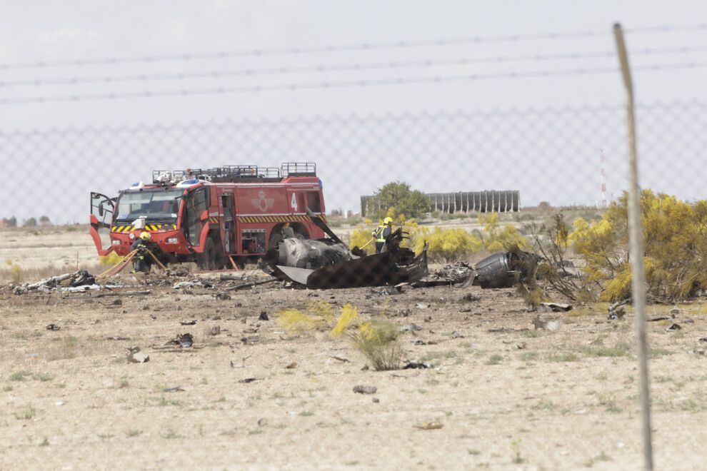 В Испании на авиабазе упал и взорвался истребитель F-18. Фото и видео
