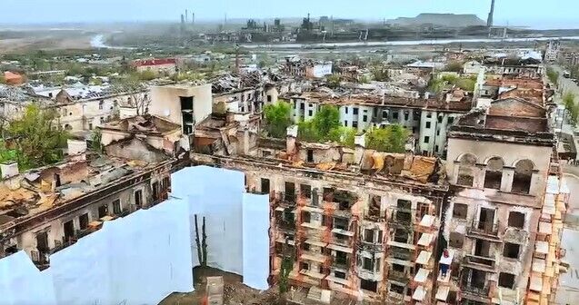 Руина и смерть: Мариуполь показали на видео с дрона после года "освобождения"