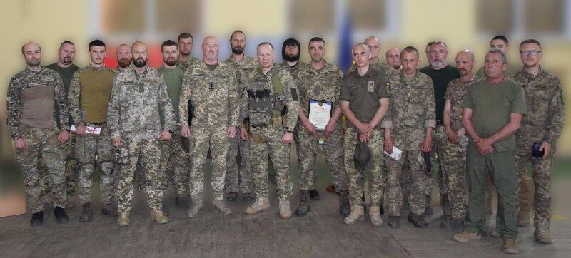 Сирський побував на передовій на Бахмутському напрямку і нагородив українських воїнів. Фото і відео 