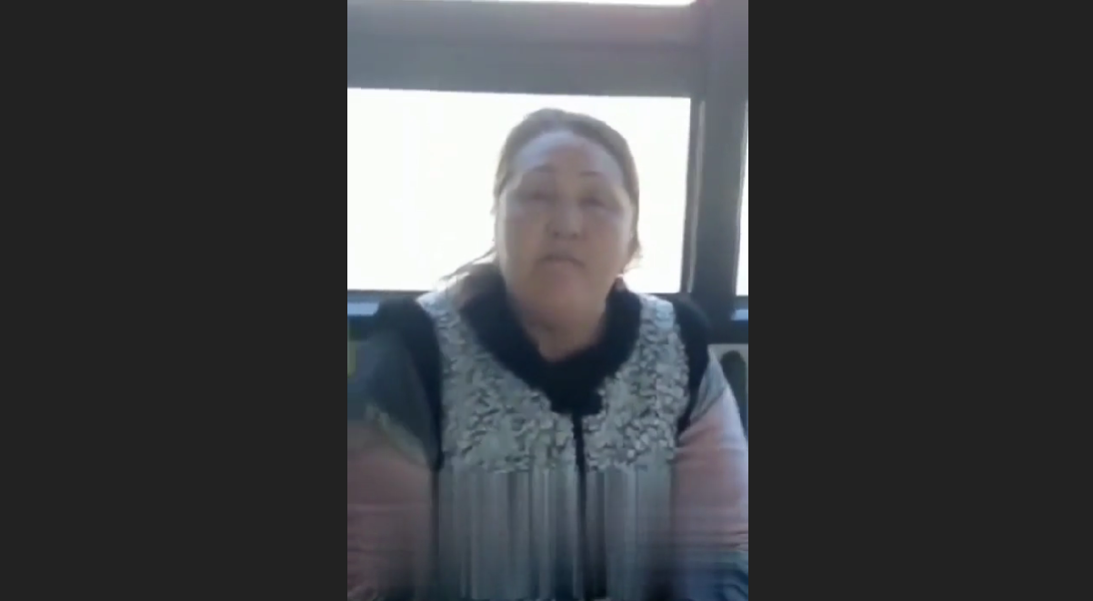 "Ненавидимо російських окупантів": жителька Казахстану поставила на місце росіянку та відправила її до Путіна. Відео