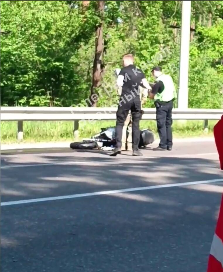 В Киеве произошла авария с участием двух авто и мотоцикла: есть погибший. Видео