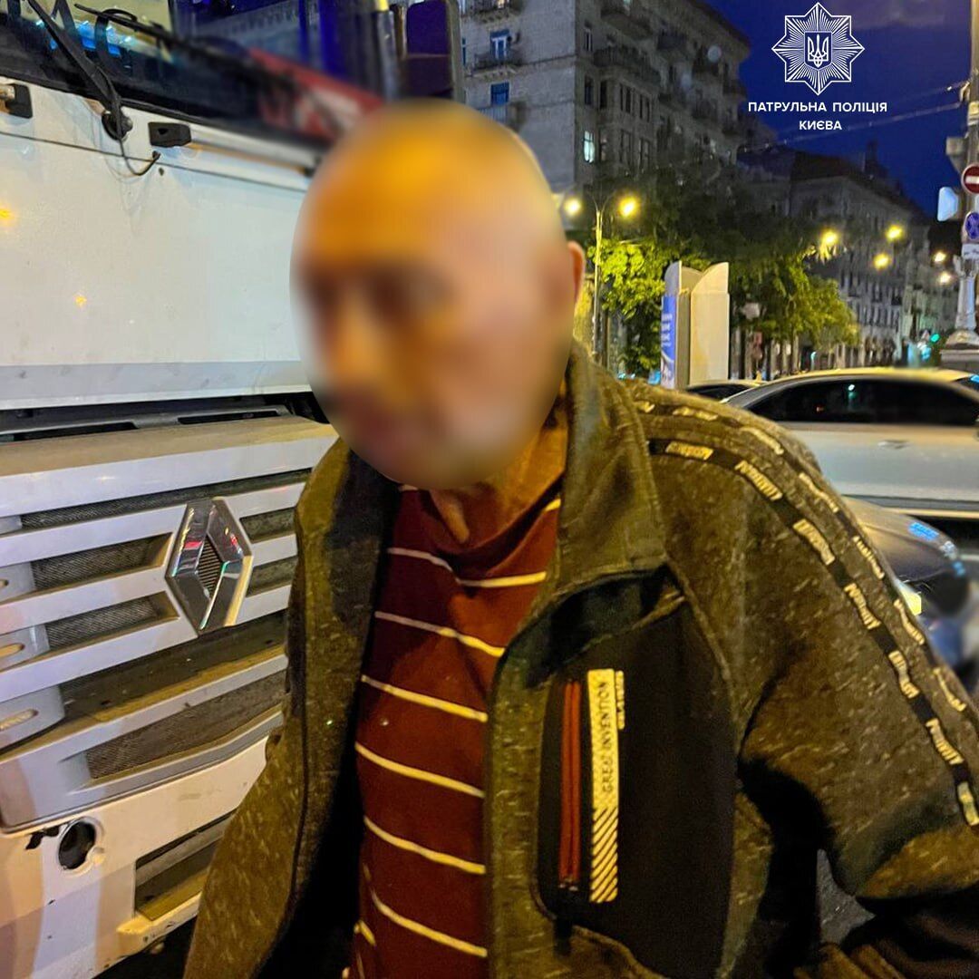 Випив близько 0,75 літра горілки: у Києві зупинили п'яного водія вантажівки, який намагався проїхатись Хрещатиком. Фото