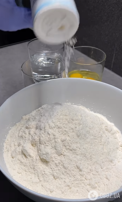 Как приготовить идеальное тесто на пельмени: понадобится всего 5 компонентов