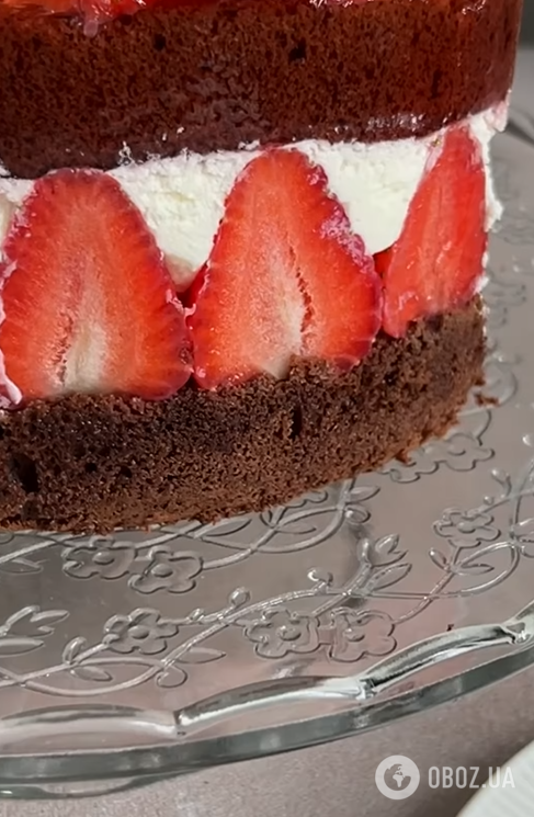 Який літній торт приготувати з бісквіту: дуже простий десерт 