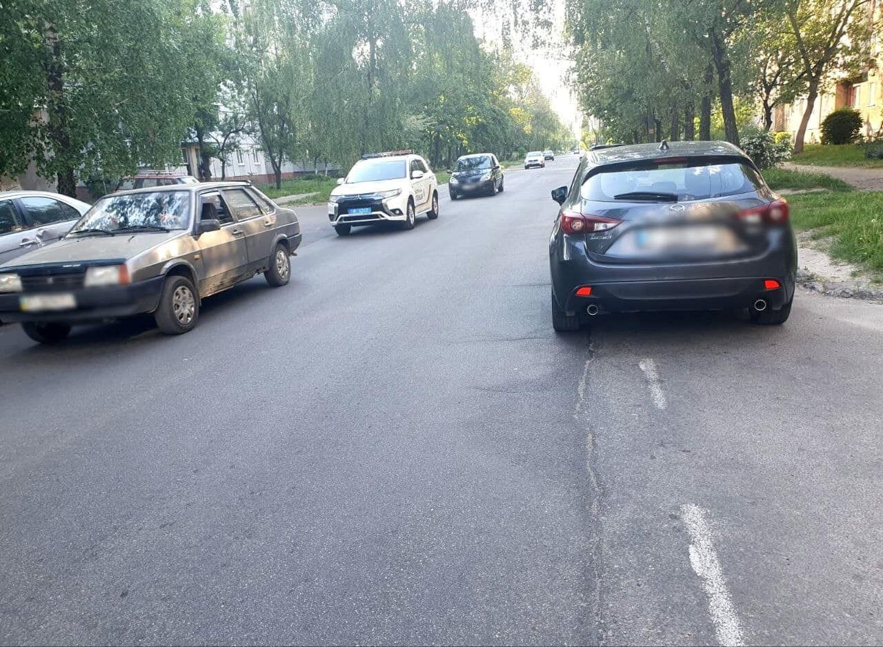 На Київщині водійка легковика на пішохідному переході збила двох дітей. Фото